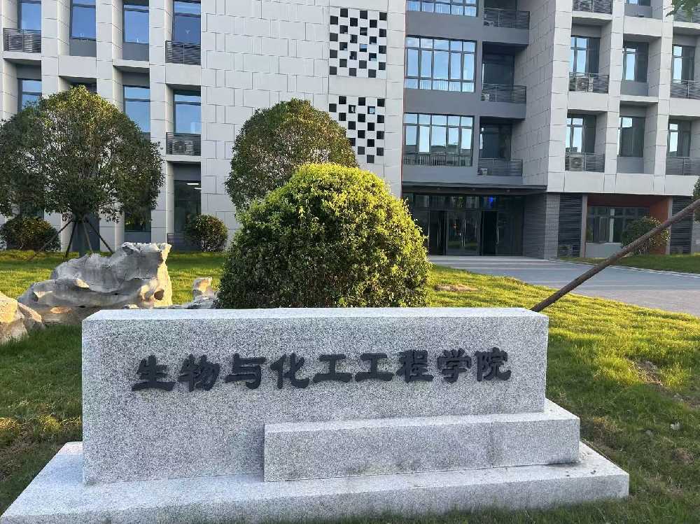 安乡县扬州职业大学体育场高杆灯项目